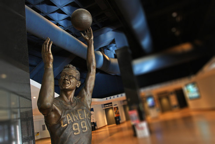 A STATUE OF MIKAN STANDS AT THE ENTRANCE TO MINNESOTA'S TARGET CENTER