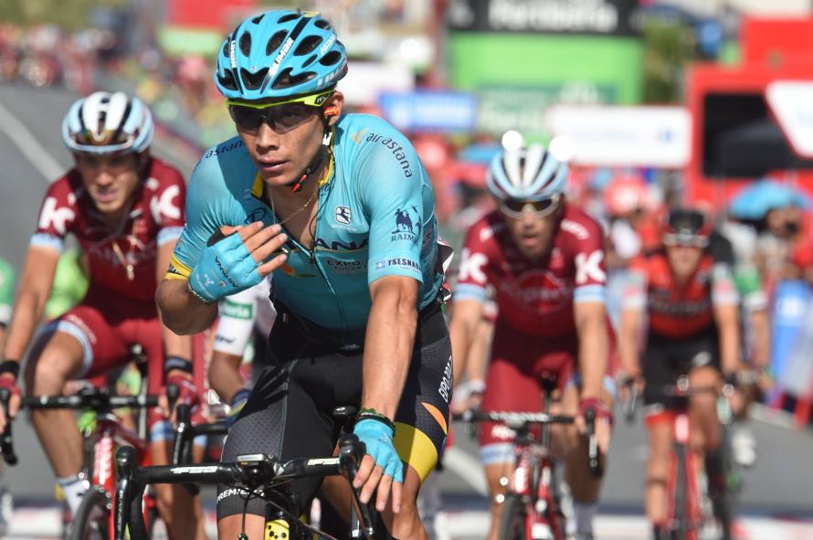 Chris Froome wins stage 16 to extend overall Vuelta lead