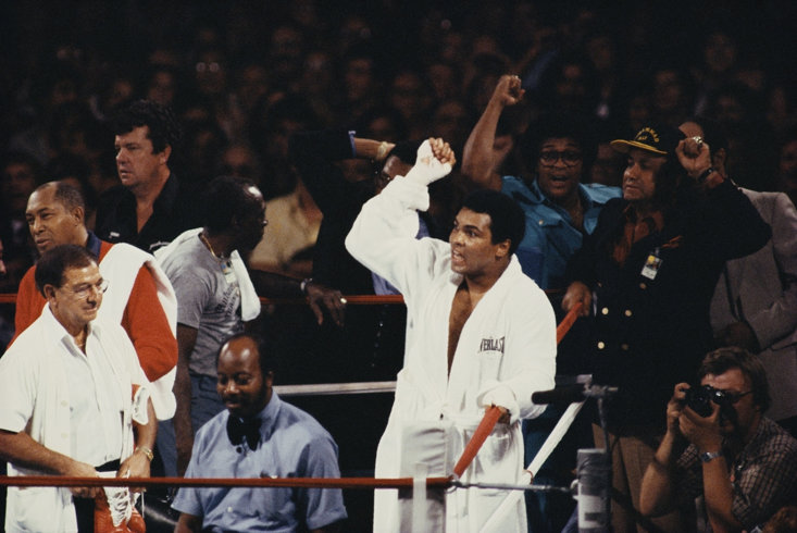 DUNDEE (BOTTOM LEFT) LEADS ALI INTO THE RING