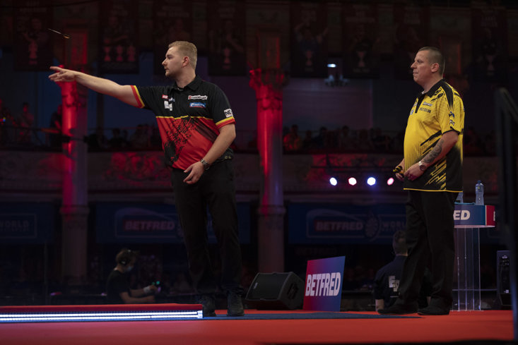 Defending champion Dimitri Van den Bergh outclassed Dave Chisnall, finishing 11-8 on the night