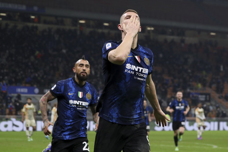 Inter Milan's Edin Dzeko celebrates 