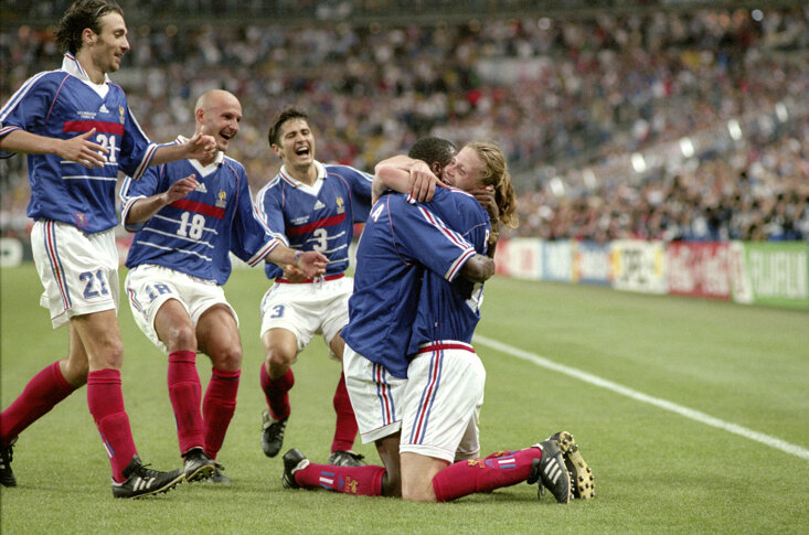 VIEIRA AND PETIT (BOTH KNEELING), AND LEBOEUF (No.18) WERE THE EPL'S FIRST WORLD CHAMPIONS