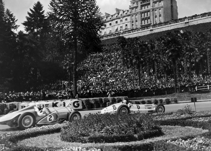 Dreyfus (Number 2) tussles for first place at the 1938 Grand Prix De Pau