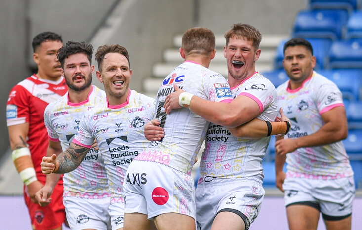 LEEDS EDGED PAST SALFORD IN CONTROVERSIAL CIRCUMSTANCES