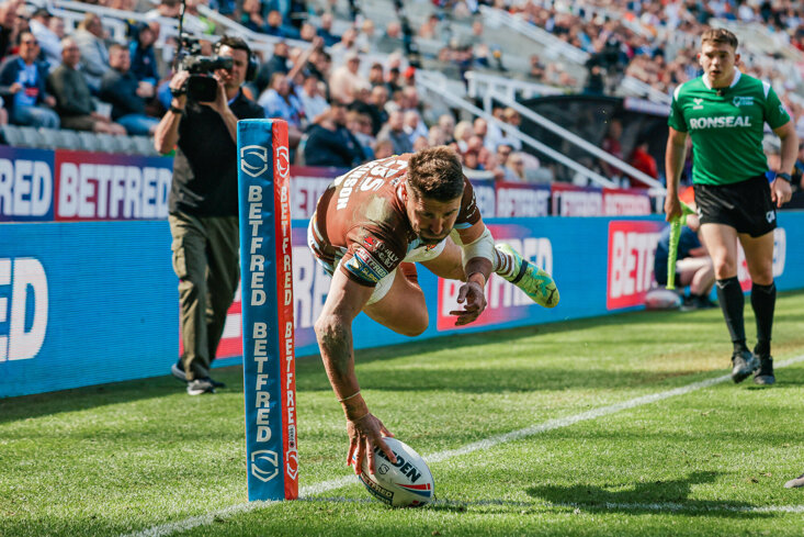 TOMMY MAKINSON SCORED FOUR TRIES AND A TOTAL OF 28 POINTS AT MAGIC