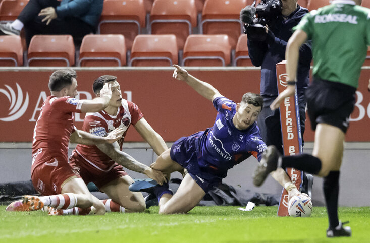 HULL KR CAME OUT ON TOP IN THE ROUND 2 MEETING