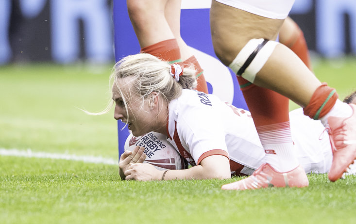 JODIE CUNNINGHAM CRASHES OVER FOR ONE OF ENGLAND'S 11 TRIES